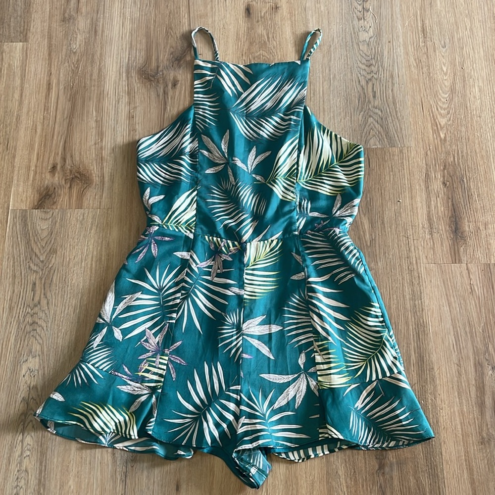 BB Dakota by Steve Madden Green palm trees sleeveless satin romper w back zipper